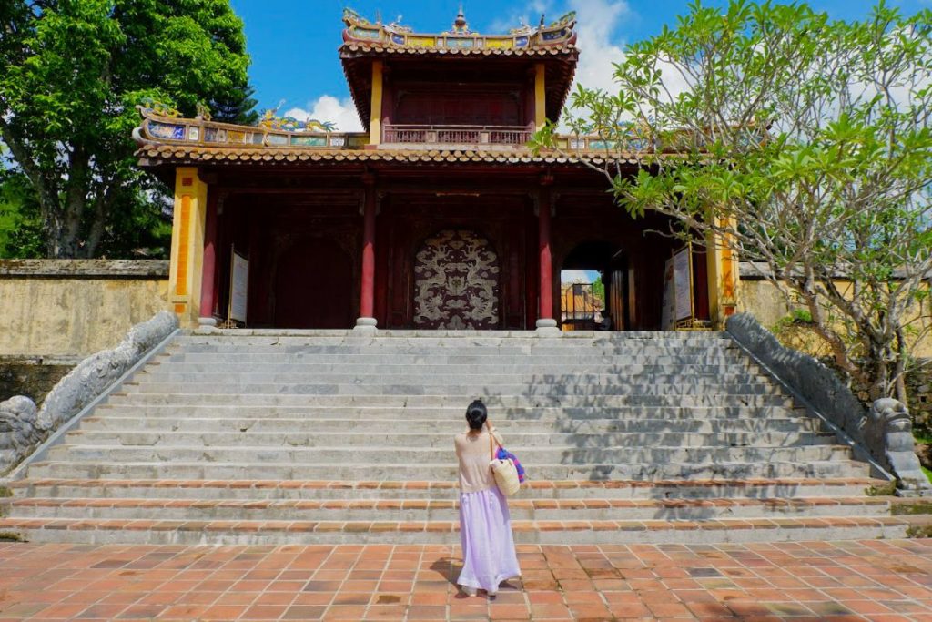 Hue tours